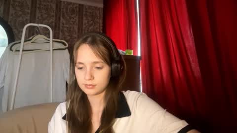 Snapshot of aileenamara chatting on 10.08.25 Kira online show from 10.08.25