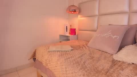 Aily Yozuko online show from 10.28.25