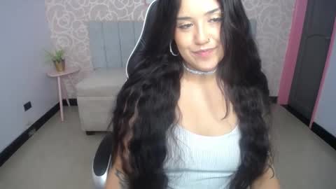 Snapshot of ailyn_ch1 chatting on 10.25.25 ailyn_ch1 online show from 10.25.25