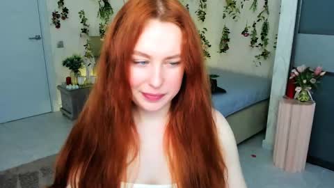 Snapshot of airysilhouette chatting on 05.05.26 Louise online show from 05.05.26