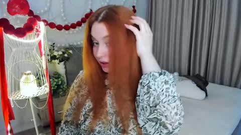 Snapshot of airysilhouette chatting on 05.16.26 Louise online show from 05.16.26