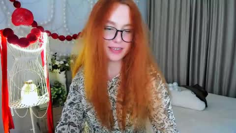 Snapshot of airysilhouette chatting on 05.16.26 Louise online show from 05.16.26