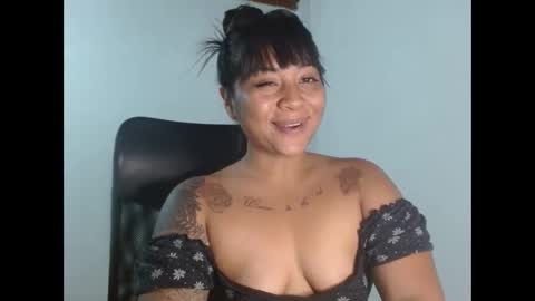 Snapshot of aisha_brownn chatting on 12.23.24 Aisha online show from 12.23.24
