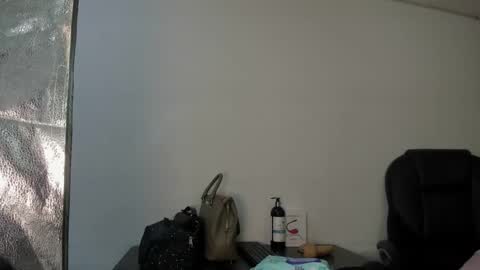 Aisha online show from 12.15.25