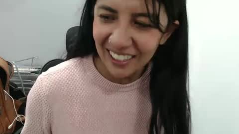 Snapshot of aisha_latina chatting on 03.11.25 Katie online show from 03.11.25