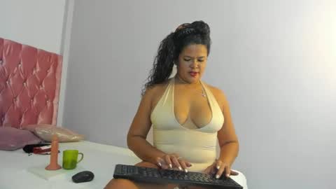 Snapshot of aisha_moore chatting on 06.11.26 AISHA MOORE online show from 06.11.26
