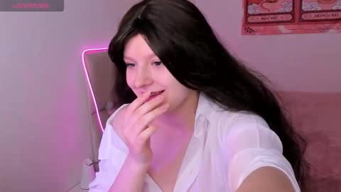 Aisha online show from 10.11.25