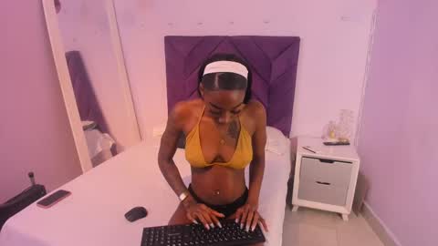 Snapshot of aishalehmann chatting on 10.07.25 aishalehmann online show from 10.07.25