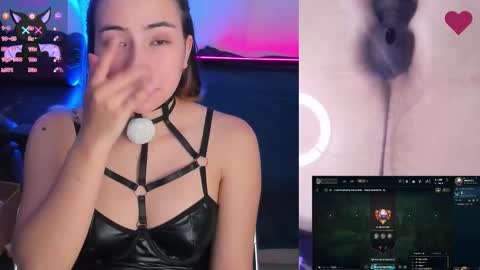 Snapshot of aishelyng20 chatting on 10.30.25 aishelyng20 online show from 10.30.25