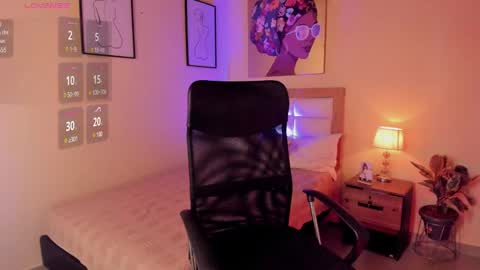 Snapshot of aitana_brown chatting on 12.22.24 Aitana Brown online show from 12.22.24