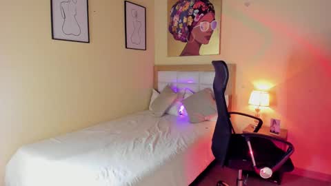 Snapshot of aitana_brown chatting on 02.21.25 Aitana Brown online show from 02.21.25