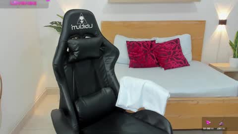 Snapshot of aixa_15 chatting on 02.28.25 Aixa Burgos online show from 02.28.25