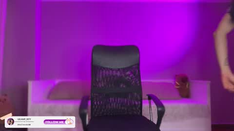 Snapshot of akame_s chatting on 10.18.25             online show from 10.18.25