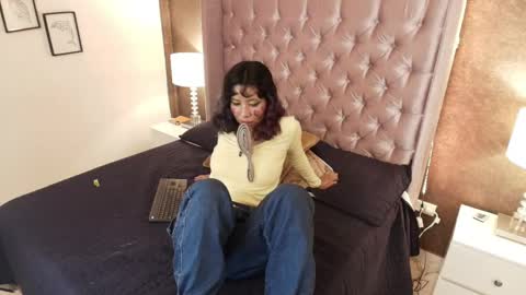 Snapshot of akane_uwu chatting on 02.25.25 A K A N E  U W U online show from 02.25.25