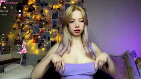 Snapshot of akari_moon3 chatting on 02.12.26 Akari online show from 02.12.26