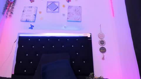 akarirosetti online show from 10.18.25