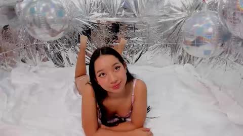 Snapshot of akimmidoll chatting on 10.01.25 Akimmidoll GMT-5 0630 -1330 online show from 10.01.25