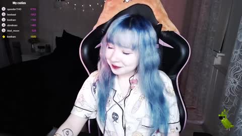 akirahartyx online show from 01.14.25