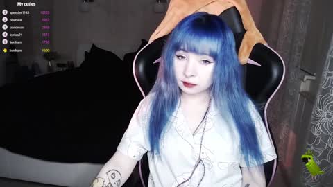 akirahartyx online show from 01.30.25