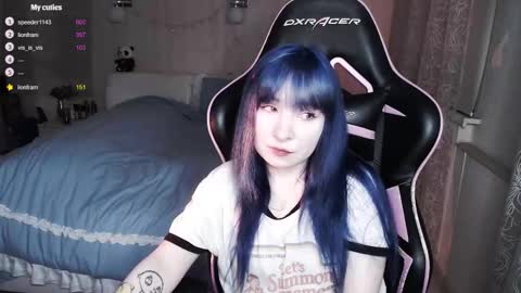 akirahartyx online show from 09.29.25