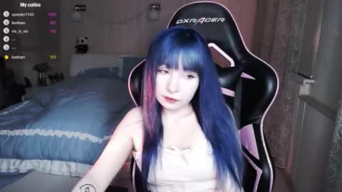 akirahartyx online show from 09.30.25