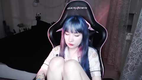 akirahartyx online show from 10.15.25