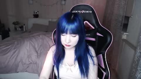 akirahartyx online show from 11.04.25