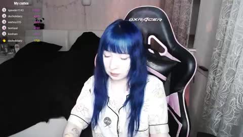 akirahartyx online show from 04.17.26