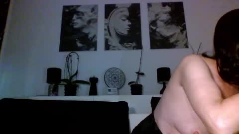 Snapshot of akiramihaela chatting on 10.23.25 MIHAELA online show from 10.23.25