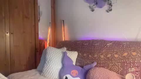 Akira Skye online show from 12.01.25