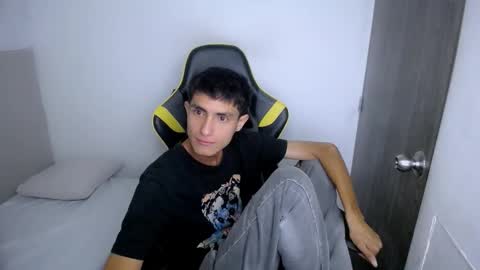 Snapshot of akyra_latin chatting on 02.19.26 Akyra latin online show from 02.19.26