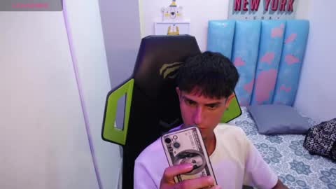 Snapshot of akyra_latin chatting on 04.02.26 Akyra latin online show from 04.02.26