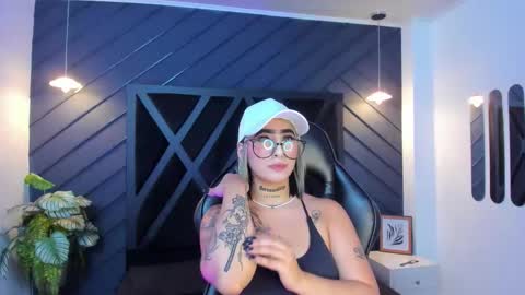 Snapshot of alahia_dangelo_ chatting on 09.16.25 ALAHIA online show from 09.16.25