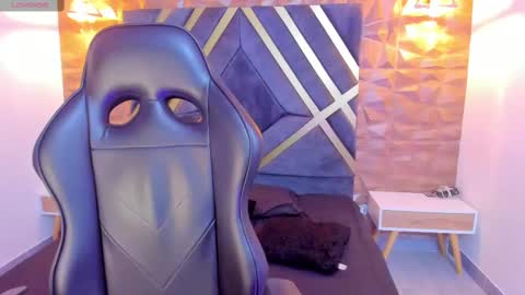 Snapshot of alahia_dangelo_ chatting on 10.01.25 ALAHIA online show from 10.01.25