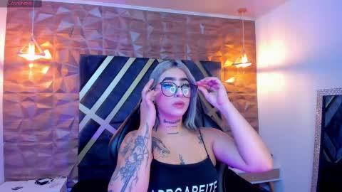 Snapshot of alahia_dangelo_ chatting on 10.07.25 ALAHIA online show from 10.07.25