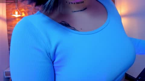 Snapshot of alahia_dangelo_ chatting on 10.09.25 ALAHIA online show from 10.09.25