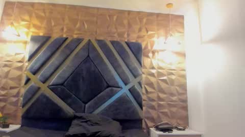 Snapshot of alahia_dangelo_ chatting on 10.18.25 ALAHIA online show from 10.18.25