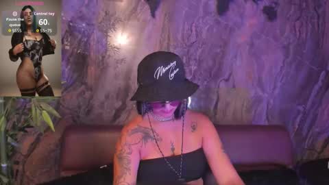 Snapshot of alahia_dangelo_ chatting on 10.21.25 ALAHIA online show from 10.21.25