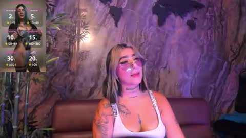 Snapshot of alahia_dangelo_ chatting on 10.25.25 ALAHIA online show from 10.25.25