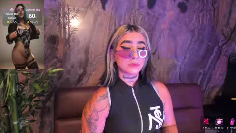 Snapshot of alahia_dangelo_ chatting on 10.28.25 ALAHIA online show from 10.28.25