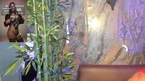 Snapshot of alahia_dangelo_ chatting on 10.29.25 ALAHIA online show from 10.29.25