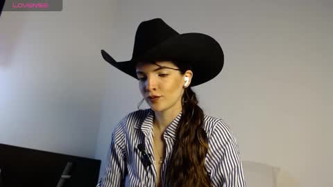 Snapshot of alahia_sky chatting on 10.24.25           online show from 10.24.25