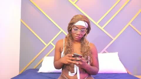 Snapshot of alaia_colins chatting on 02.10.25 alaia_colins online show from 02.10.25
