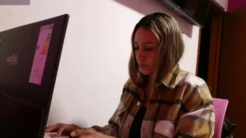 Snapshot of alana0701 chatting on 05.16.26 Alana online show from 05.16.26