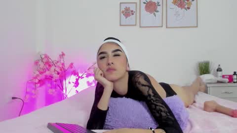 Snapshot of alana_111 chatting on 10.24.25 alana  online show from 10.24.25