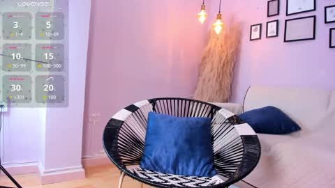 Snapshot of alana__rossetti chatting on 10.21.25 Alana online show from 10.21.25