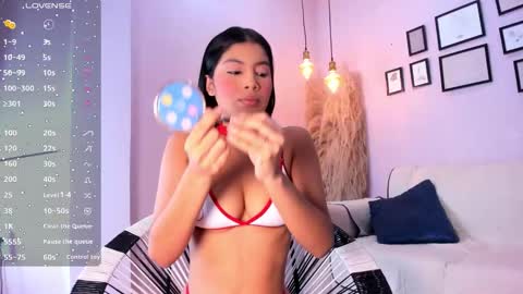 Snapshot of alana__rossetti chatting on 10.26.25 Alana online show from 10.26.25