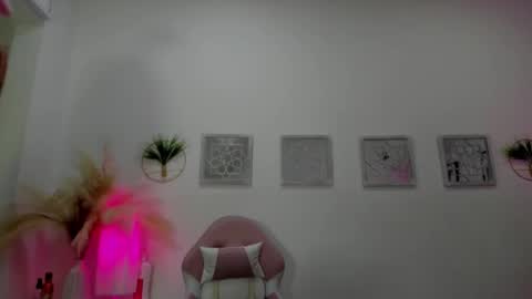 Snapshot of alana_jansen chatting on 12.14.24 Alana online show from 12.14.24