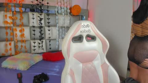 Snapshot of alana_noir chatting on 10.29.25 alana online show from 10.29.25