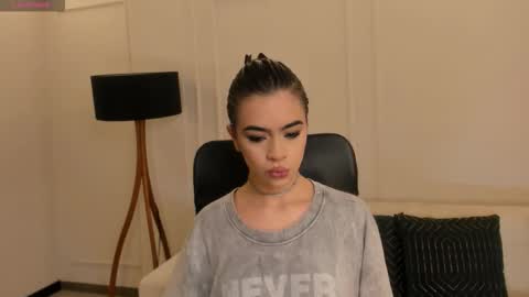 Alana online show from 10.18.25